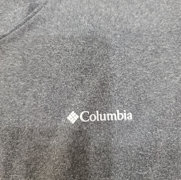🍒 2/$22 Columbia Silky Top - Picture 2 of 3